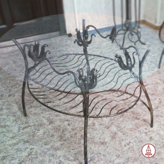 Столик журнальный кованый Цветы лилии